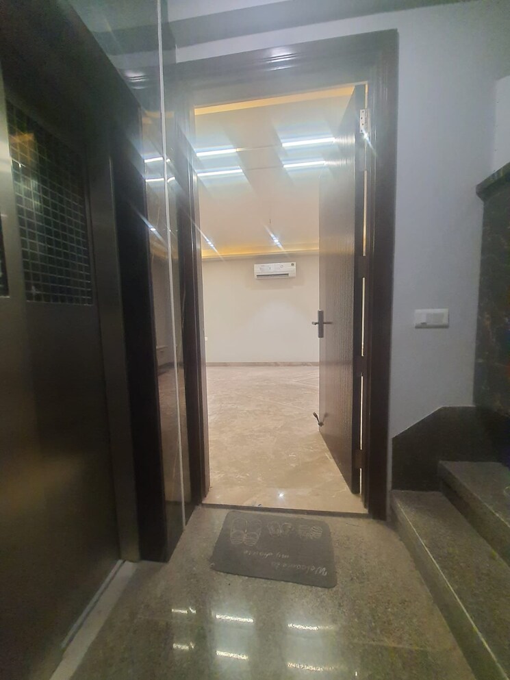 Bathroom, prashant vihar 4 Bedroom 2500 Sq.Ft. Builder Floor In Prashant Vihar Delhi 8819154