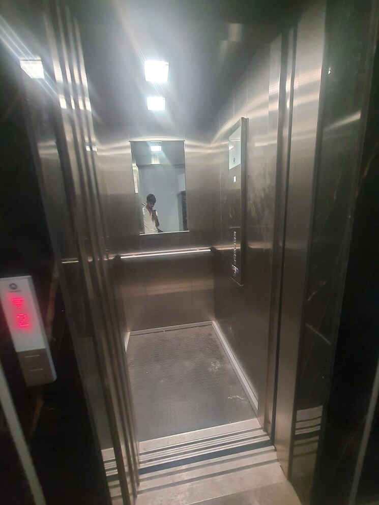 Bathroom, prashant vihar 4 Bedroom 2500 Sq.Ft. Builder Floor In Prashant Vihar Delhi 8819154