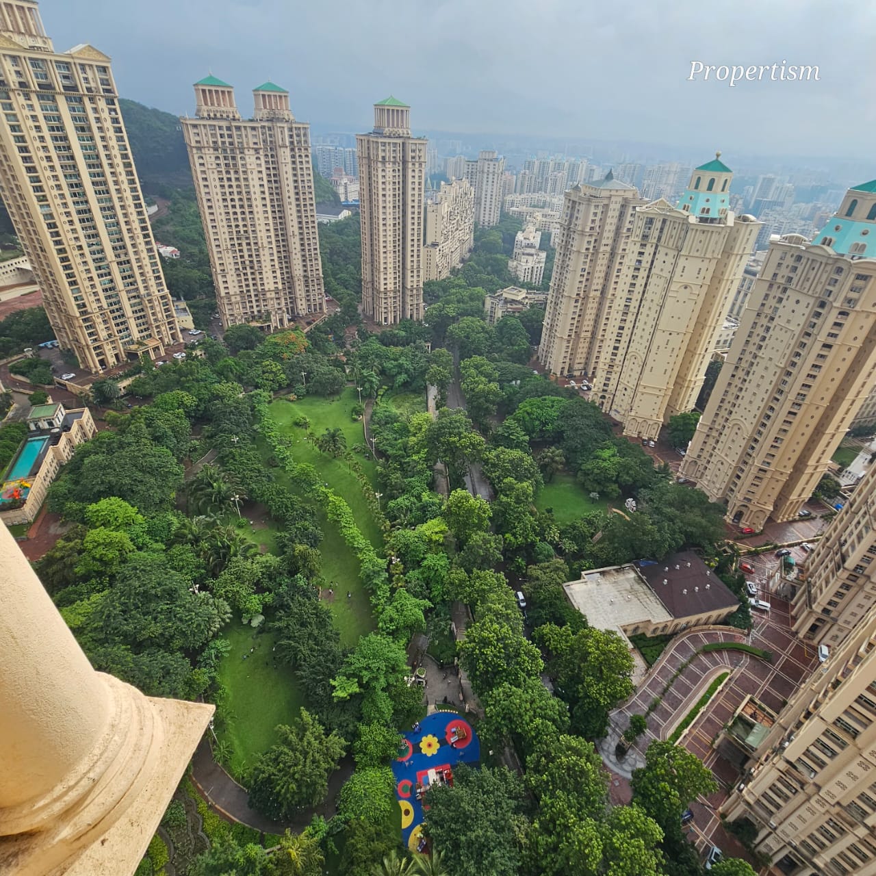3 BHK + Servant Room Apartment For Sale in Hiranandani Heritage Tower