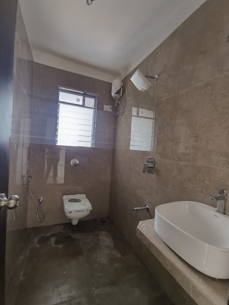 Bathroom, borivali west 2 Bedroom 880 Sq.Ft. Apartment In Borivali West Mumbai 8819224