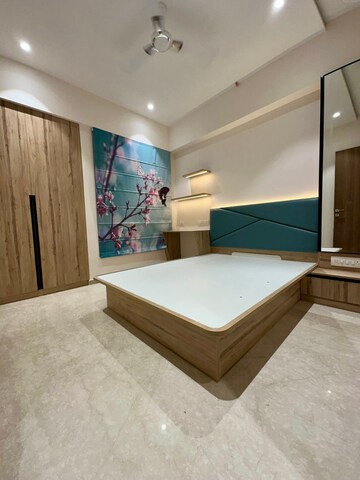 Room in 2 BHK Apartment at Piramal Vaikunth, Balkum Pada – for Rent