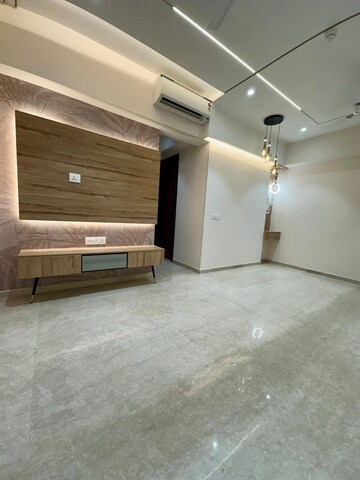 Room in 2 BHK Apartment at Piramal Vaikunth, Balkum Pada – for Rent