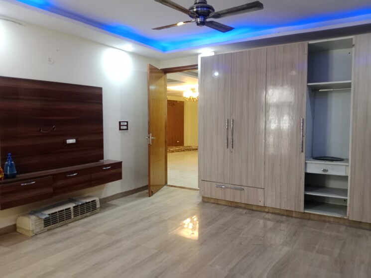 Room, ashoka enclave 4 Bedroom 2000 Sq.Ft. Builder Floor In Ashoka Enclave Faridabad 8819344