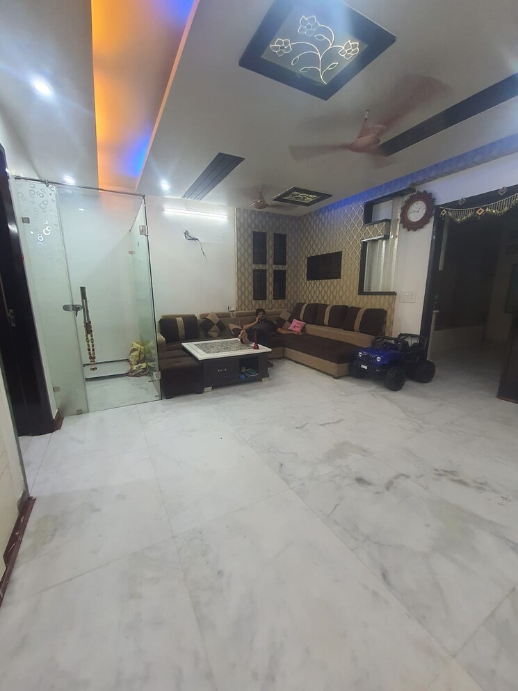  Parking, prashant vihar 3 Bedroom 1500 Sq.Ft. Builder Floor In Prashant Vihar Delhi 8819334