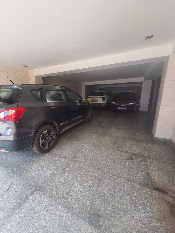  Parking, prashant vihar 3 Bedroom 1500 Sq.Ft. Builder Floor In Prashant Vihar Delhi 8819334