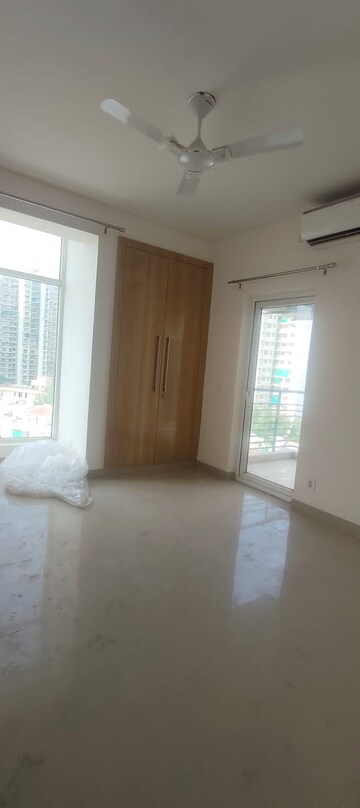 Room in 3 BHK Apartment at Spaze Privy AT4, Sector 84 – for Rent