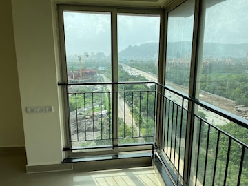 2 BHK Apartment For Rent in Rustomjee Urbania Azziano, Thane West