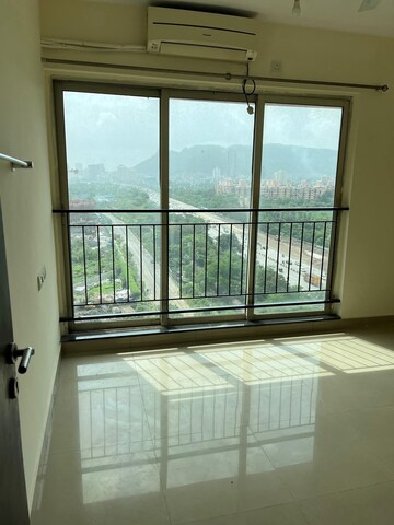 Room in 2 BHK Apartment at Rustomjee Urbania Azziano, Thane West – for Rent