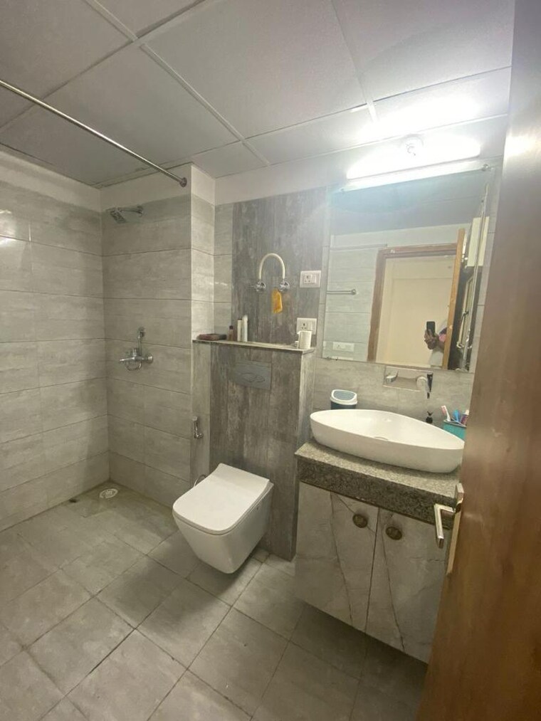 Bathroom, max-towers 3 Bedroom 2100 Sq.Ft. Apartment In Sector 16b Noida 8819366