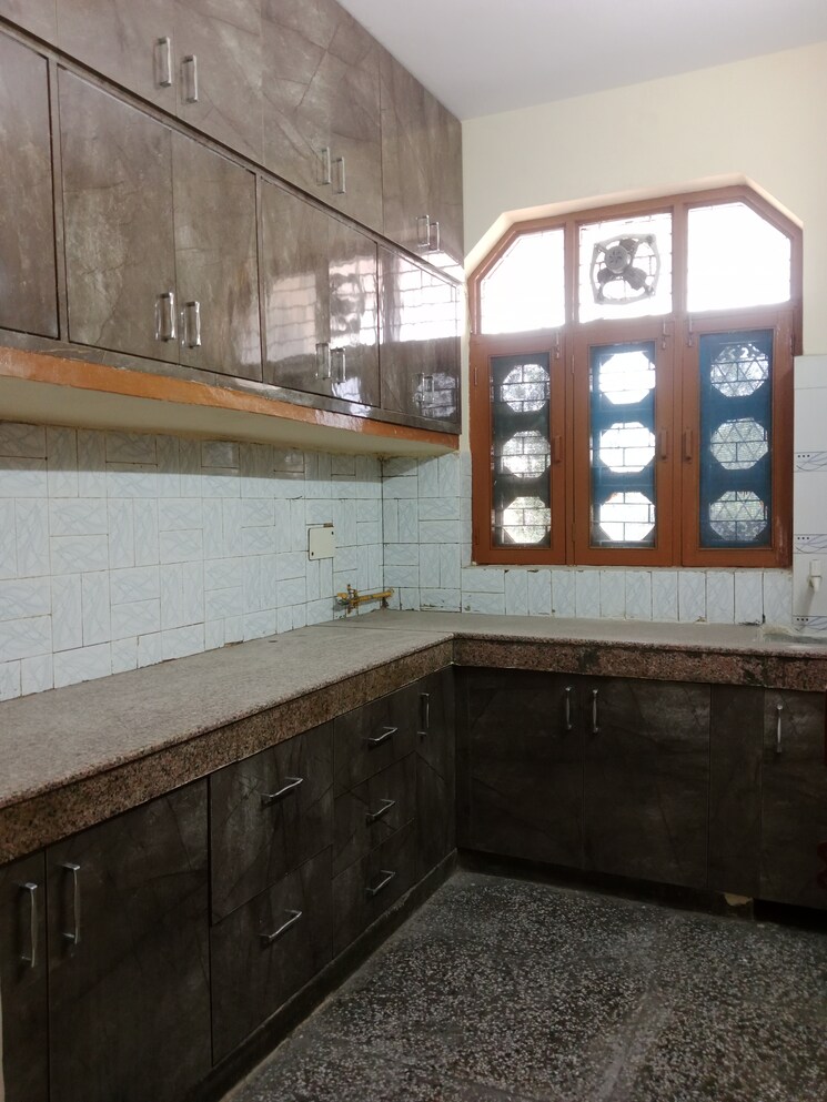 Kitchen, ashoka enclave 2 Bedroom 1650 Sq.Ft. Builder Floor In Ashoka Enclave Faridabad 8819397