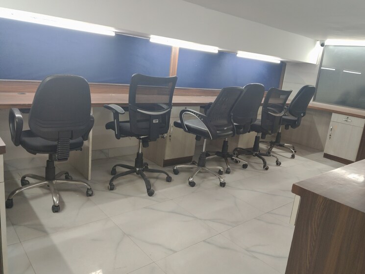 Team Area, netaji subhash place Commercial Office Space 1513 Sq.Ft. In Netaji Subhash Place Delhi 8819481