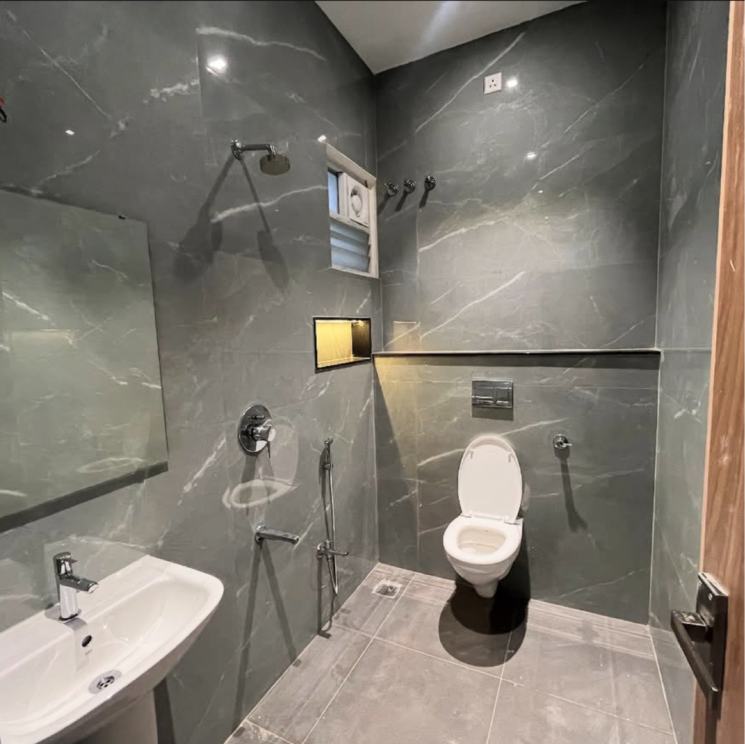 Bathroom, juhu 4 Bedroom 2500 Sq.Ft. Apartment In Juhu Mumbai 8819483