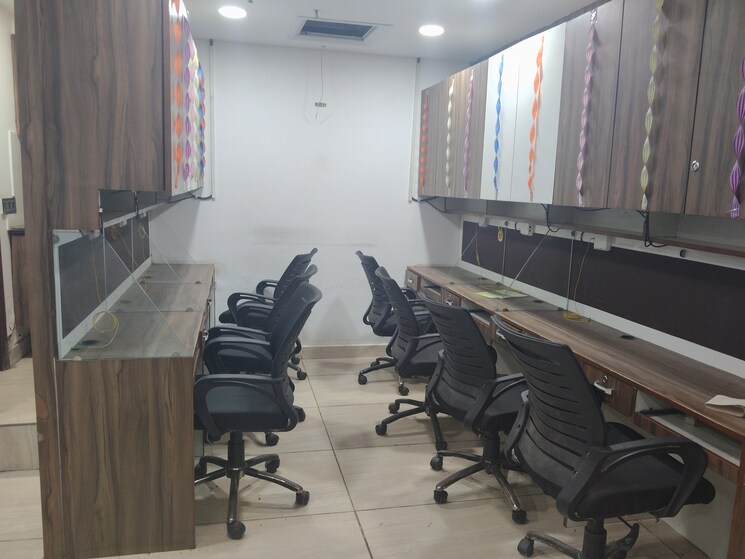 Team Area, netaji subhash place Commercial Office Space 979 Sq.Ft. In Netaji Subhash Place Delhi 8819535