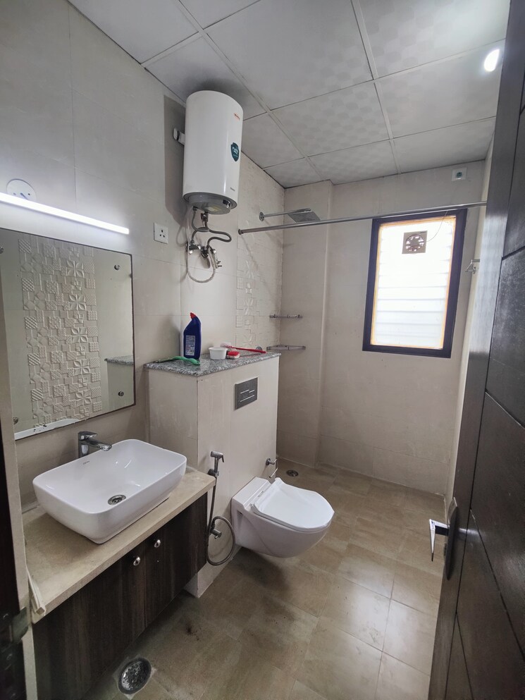 Bathroom, sector 46 2 Bedroom 1360 Sq.Ft. Builder Floor In Sector 46 Gurgaon 8819542