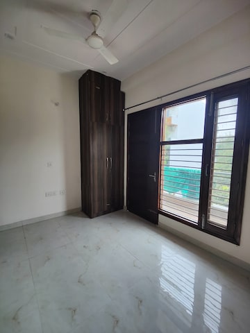Room in 2 BHK Builder Floor at Sector 46 – for Rent