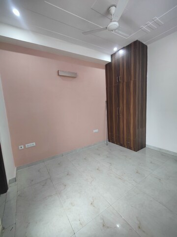 Room in 2 BHK Builder Floor at Sector 46 – for Rent