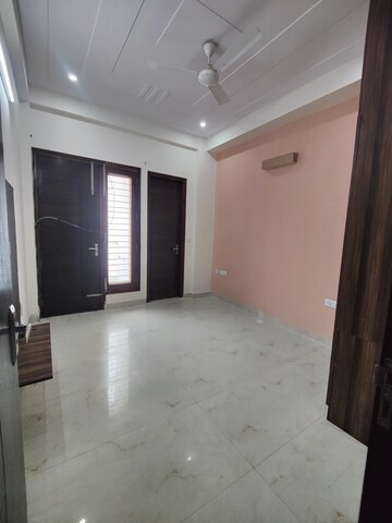 Room in 2 BHK Builder Floor at Sector 46 – for Rent
