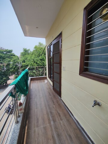 Balcony in 2 BHK Builder Floor at Sector 46 – for Rent