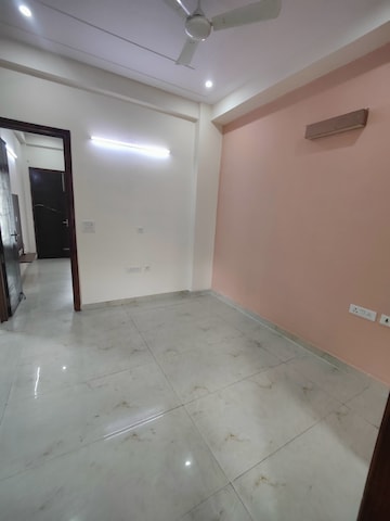 Room in 2 BHK Builder Floor at Sector 46 – for Rent