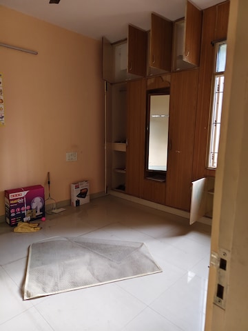 Room in 2 BHK Apartment at Halasuru – for Rent