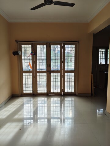Room in 2 BHK Apartment at Halasuru – for Rent