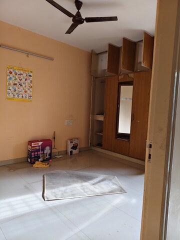 Room in 2 BHK Apartment at Halasuru – for Rent