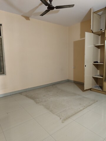 Room in 2 BHK Apartment at Halasuru – for Rent