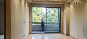Room in 3 BHK Builder Floor at Defence Colony – for Rent