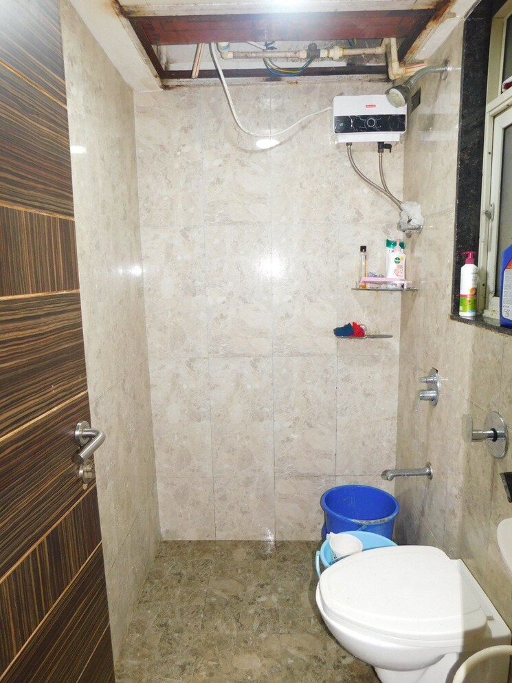 Bathroom, goregaon west Pg For Boys & Girls In Goregaon West 8819582