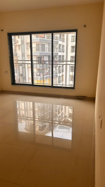 Room in 2 BHK Apartment at Akar Pinnacle, Borivali East – for Rent