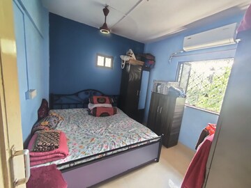 Bedroom in 1 BHK Apartment at Borivali East – for Rent