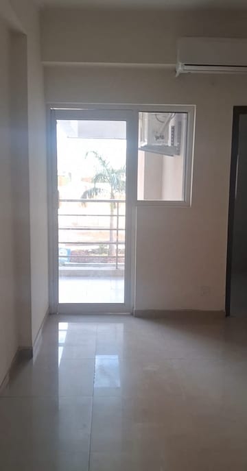 Room in 3 BHK Apartment at Assotech Blith, Sector 99 – for Sale