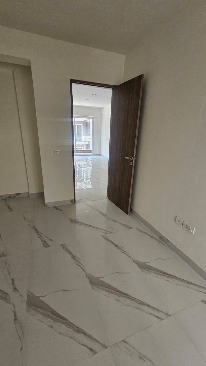 2 BHK Apartment For Sale in Smart World Gems