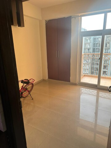 Room in 2 BHK Apartment at Gaur City 2 - 14th Avenue, Sector 16c Greater Noida – for Sale