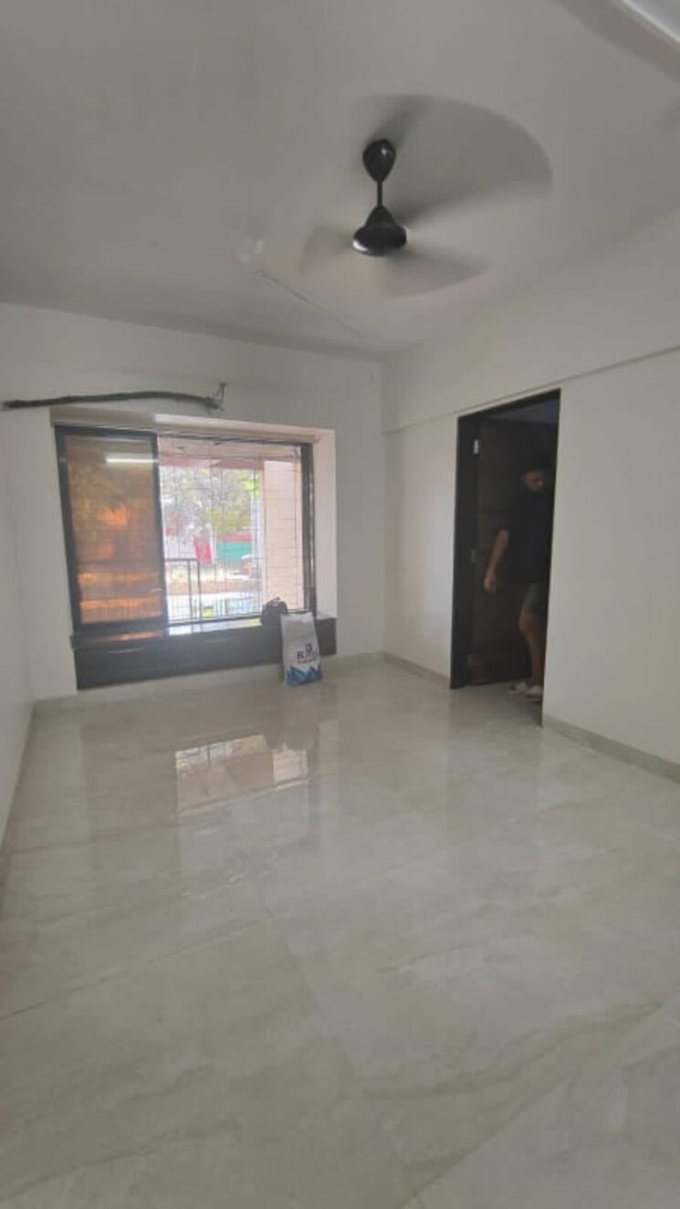 Room, om-yogeshwar 1 Bedroom 550 Sq.Ft. Apartment In Dahisar West Mumbai 8819877
