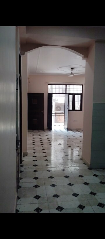 Room in 2 BHK Builder Floor at Sector 121 – for Rent
