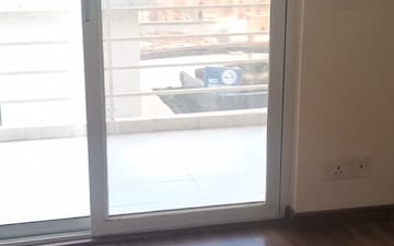 Room in 3 BHK Apartment at Pareena Coban Residences, Sector 99a – for Sale