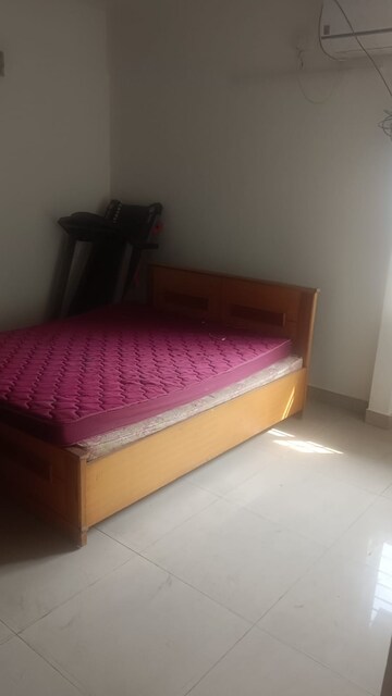 Bedroom in 3 BHK Apartment at DLF Exclusive Floors, Sector 53 – for Rent