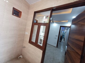 Furnished Amenities in 3 BHK Builder Floor at Dwarka Mor – for Rent