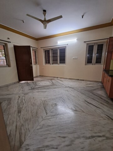 Room in 2 BHK Builder Floor at Hsr Layout Sector 2 – for Rent