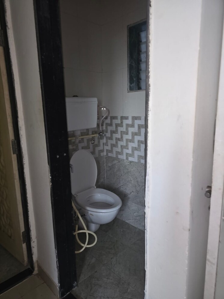 Bathroom, kapil-vastu 1 Bedroom 322 Sq.Ft. Apartment In Goregaon West Mumbai 8820127