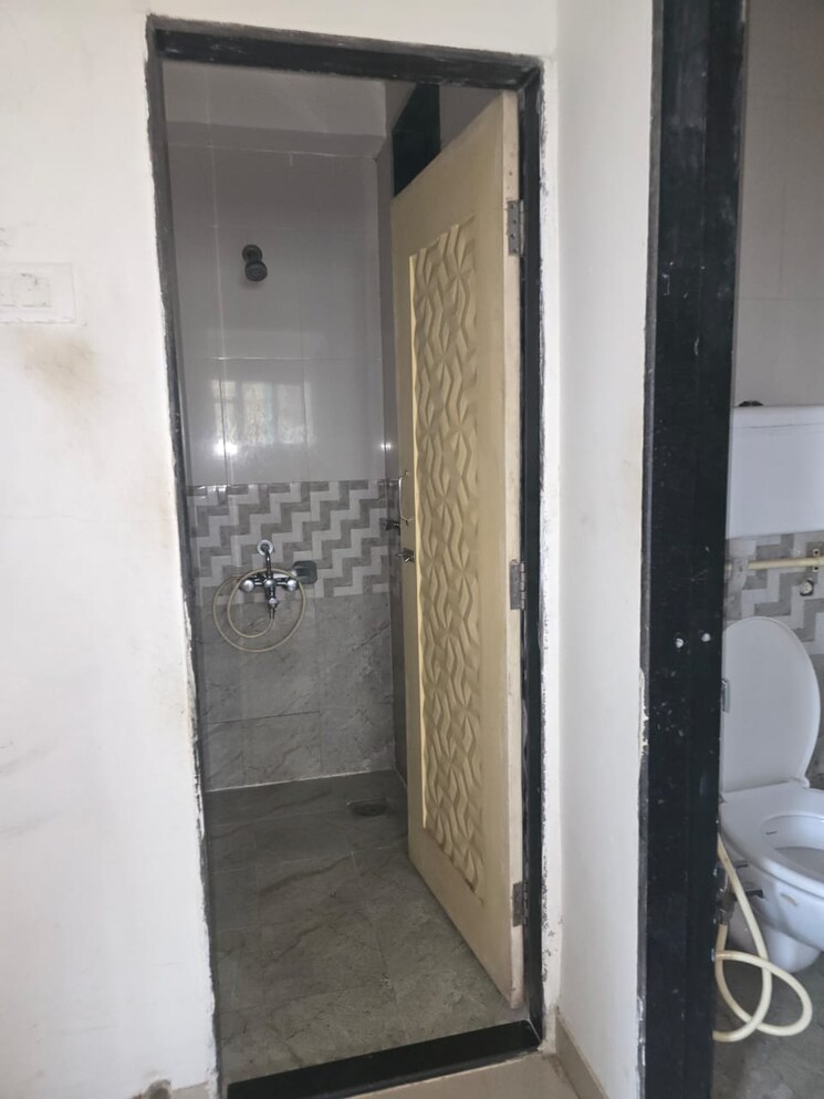 Bathroom, kapil-vastu 1 Bedroom 322 Sq.Ft. Apartment In Goregaon West Mumbai 8820127