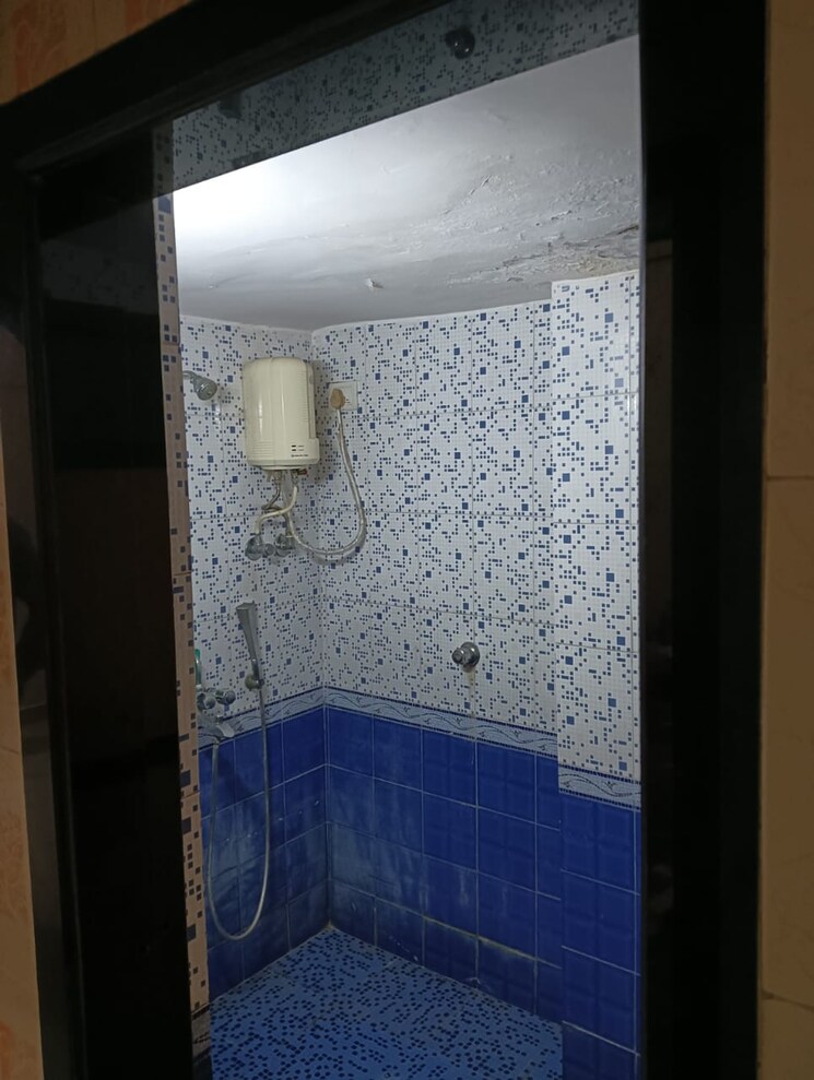 Bathroom, tulsidham-complex 1 Bedroom 425 Sq.Ft. Apartment In Kapur Bawdi Thane 8820147