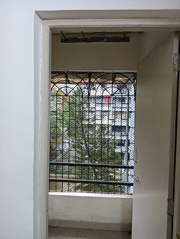 Room in 1 BHK Apartment at Tulsidham Complex, Kapur Bawdi – for Rent