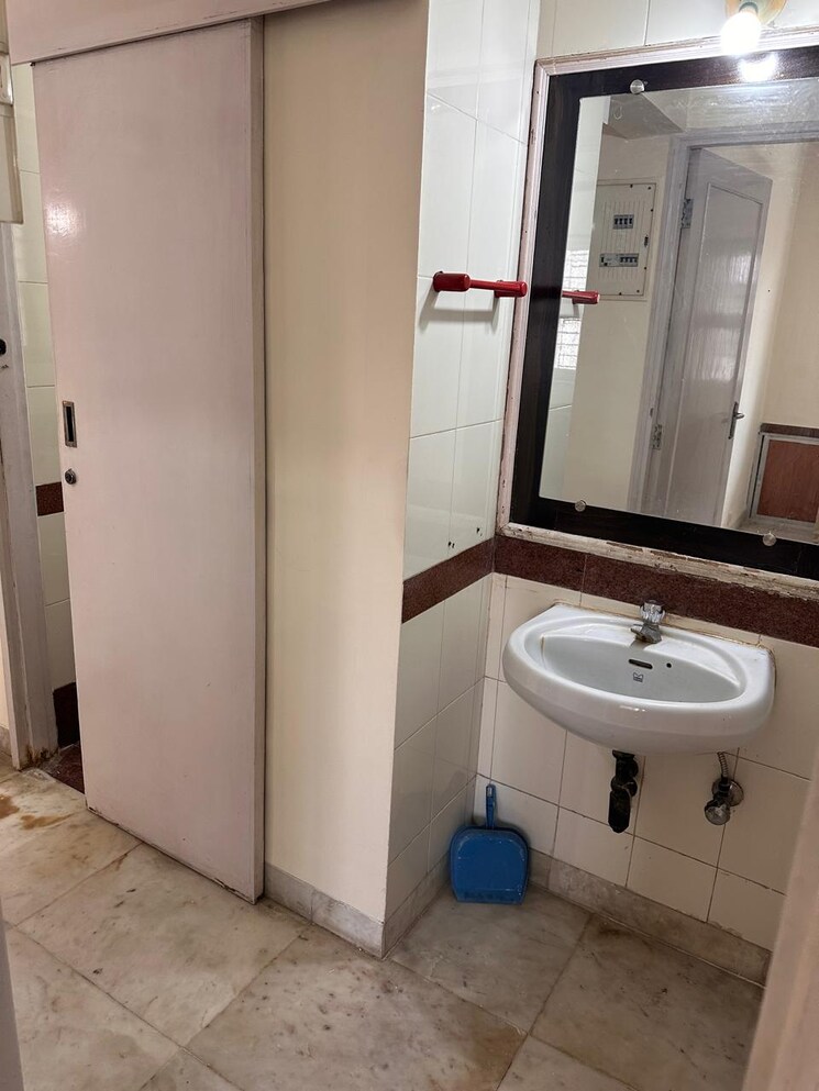 Bathroom, kalpataru-shravasti 1 Bedroom 322 Sq.Ft. Apartment In Malad West Mumbai 8820190