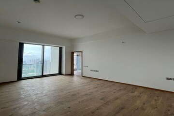 Room in 5 BHK Apartment at Rustomjee Crown, Prabhadevi – for Rent