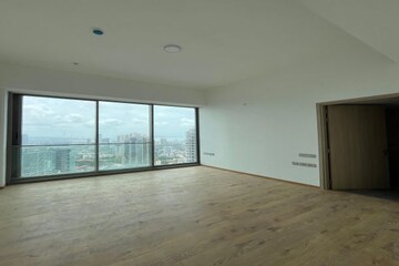 Room in 5 BHK Apartment at Rustomjee Crown, Prabhadevi – for Rent