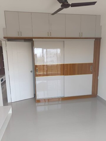 Room in 2 BHK Apartment at Celebrity Lakeview, Jigani – for Rent