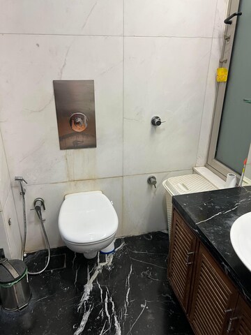 Bathroom in 5 BHK Apartment at Sheth Beaumonte, Sion East – for Rent