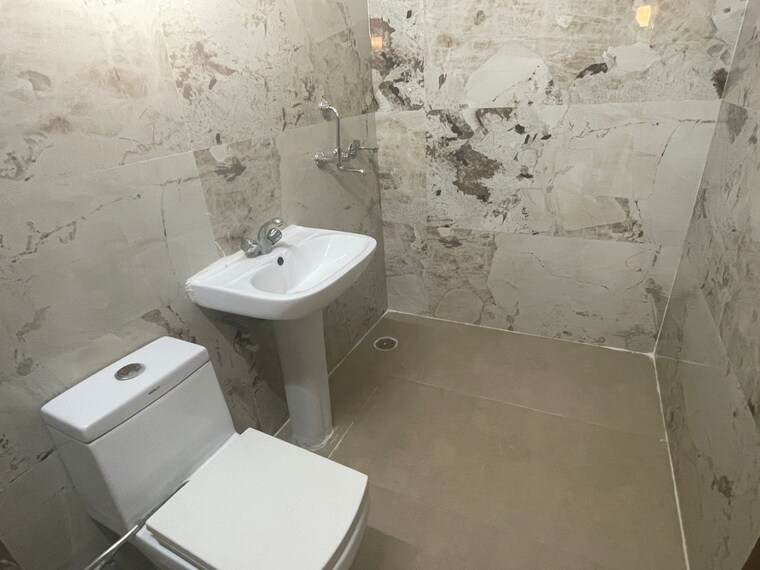 Bathroom, ambala highway 2 Bedroom 105 Sq.Yd. Apartment In Ambala Highway Zirakpur 8820515